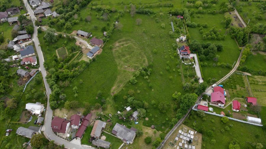 De vânzare – Teren intravilan + extravilan, 8.318 mp  Localitatea Rus, Maramures
