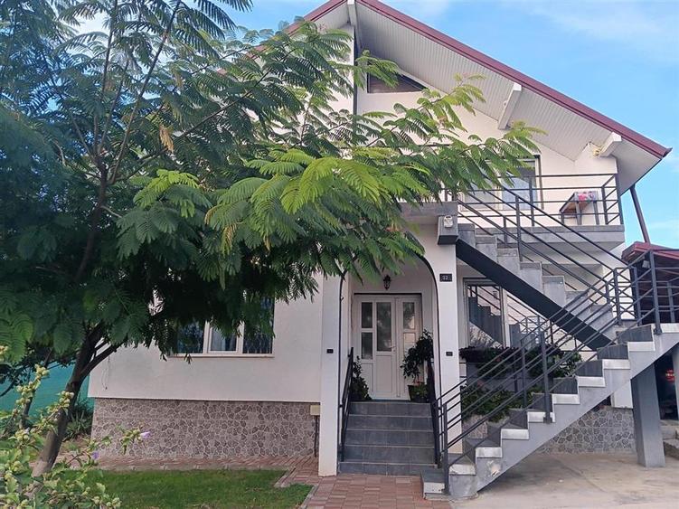 Dorobant VILA D+M+Pod SU = 200mp TEREN 1200mp amenajat (pot locui doua familii