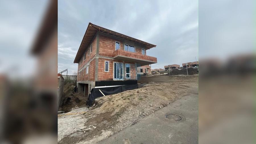 Duplex de vanzare la rosu in Dambul Rotund!