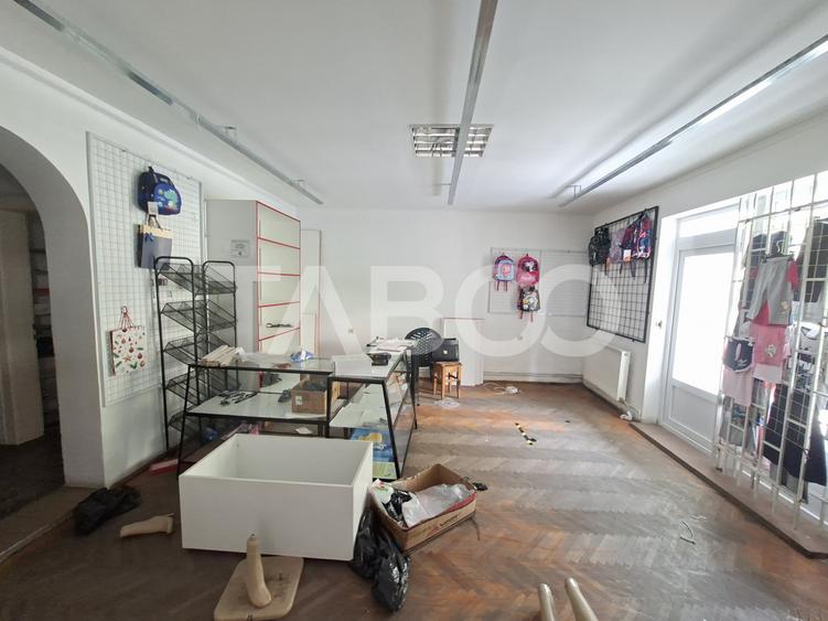 Spatiu comercial de inchiriat la parter zona buna Vasile Aaron