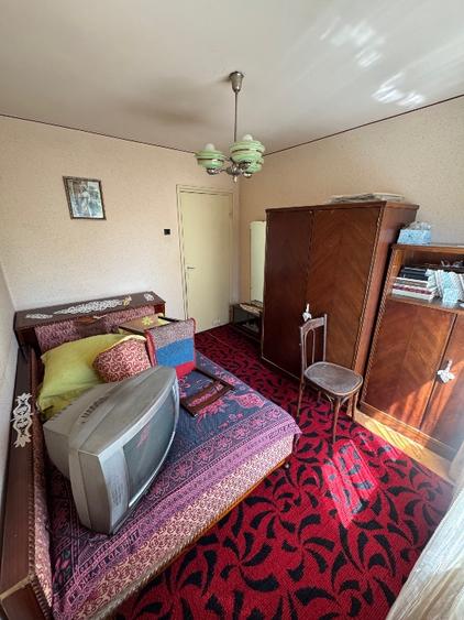 De vanzare apartament cu 3 camere zona Cina