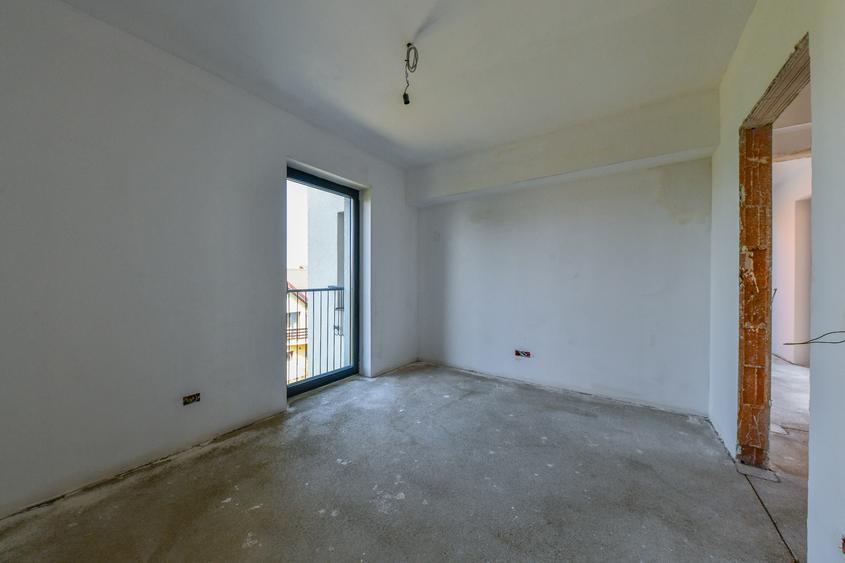 Apartament cu 3 camere, cu balcon tip logie