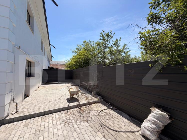 Triplex nou, 107.40 mp, teren 306 mp, zona Calea Severinului - Ambasador
