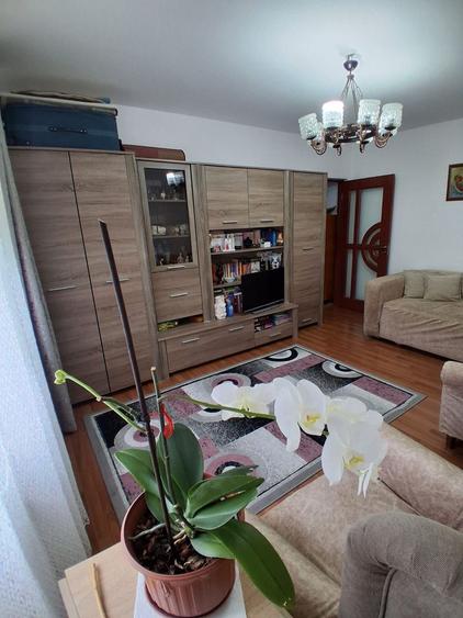 Vânzare Apartament 3 camere | Micro 6 – Strada Moldovei | Etaj 3/4