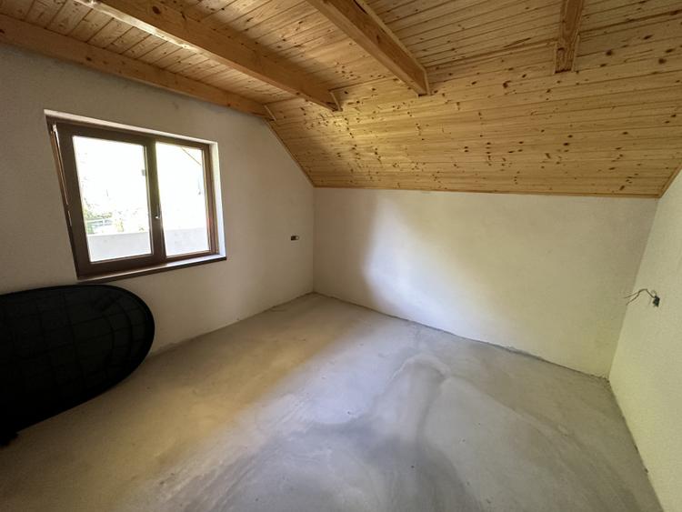 Casa cu teren langa râu Lotrioara