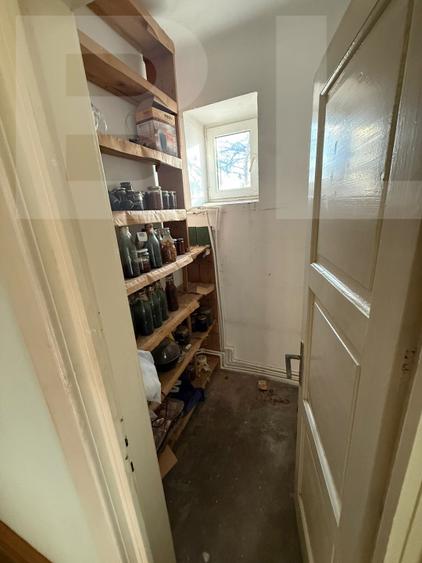 Casa de vanzare, cu 3 camere, doua bucatarii+teren in Simeria