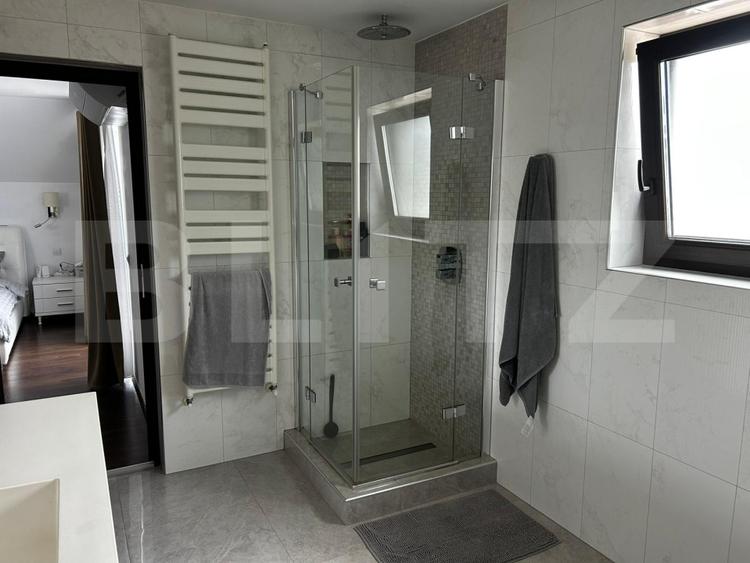 Casa cu piscina, 4 camere, sistem smart home