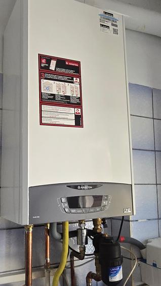 Apartament 3 camere cu centrala proprie