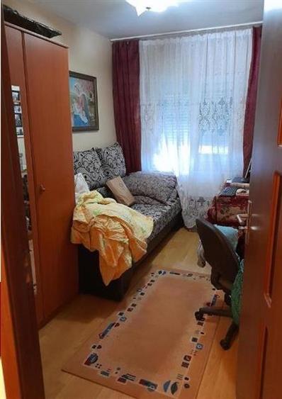 3 camere decomandat zona Lipovei