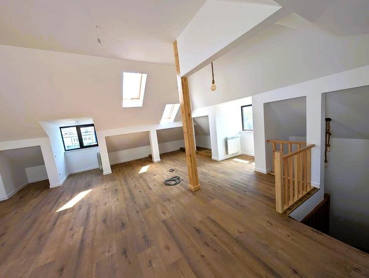 Apartament tip duplex 5 camere in vila