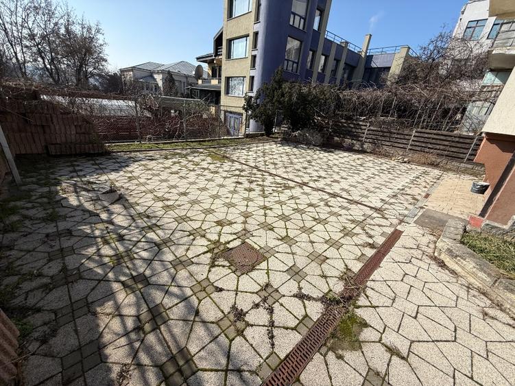 Casa de inchiriat - Ultracentral 324 mp utili + curte