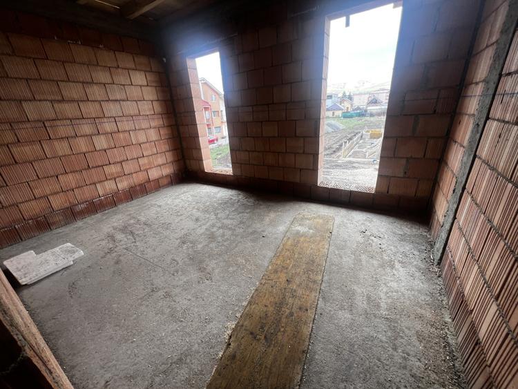 Casa individuala de 5 camere, 120 mp, 281 teren, semifinisat, zona Ioan rus