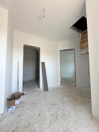 Duplex cu 3 camere, 80 mp utili, 16 mp terasa, 463 mp teren - Sag.