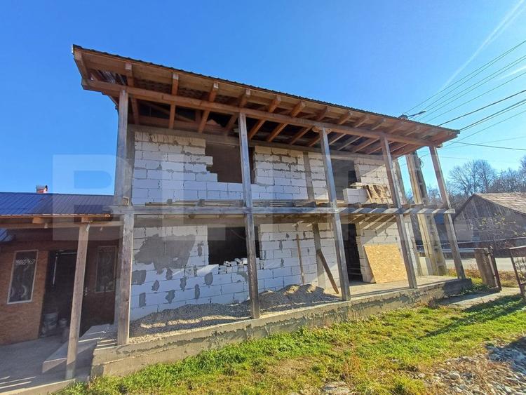 Casa + 20 arii teren, distanta 30 km de Bistrita