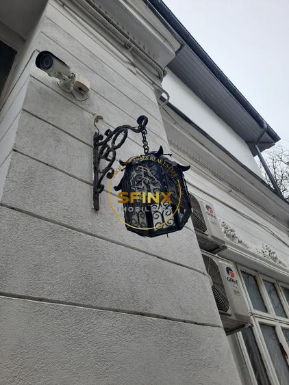 Parc Cismigiu, de vanzare vila interbelica cu 2 apartamente, curte, parcare