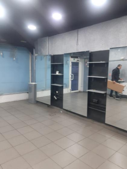 Unirii-Bdv Regina Maria-suprafata 30 mp-pret 1000 euro