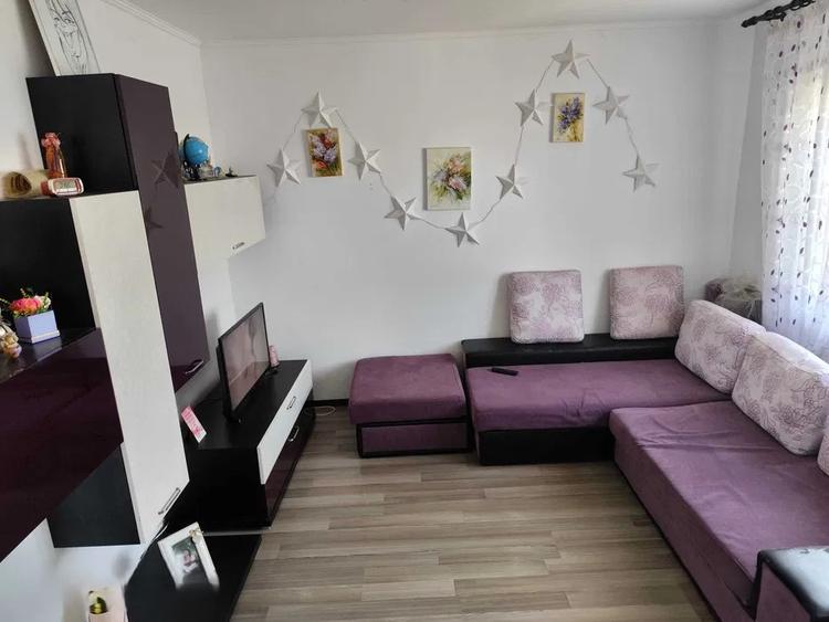 Vanzare apartament 3 camere decomandate cu scara interioara 60 mp zona Poarta 6