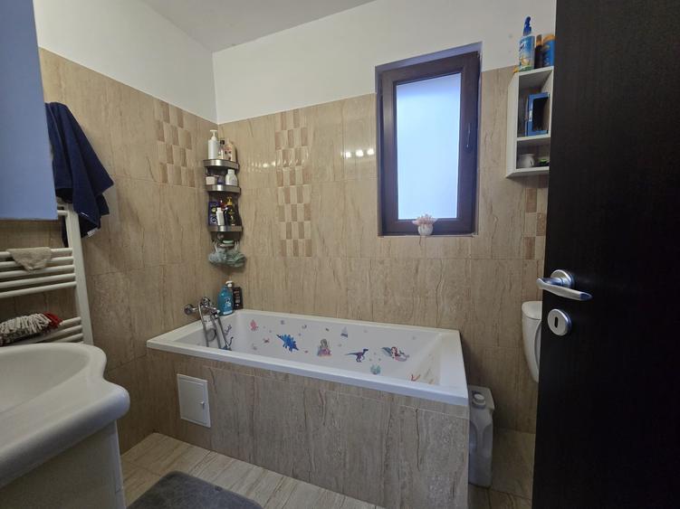Apartament pe 2 niveluri,et.1+mansarda,3 dormitoare,2 bai,Popas Pacurari: 160956