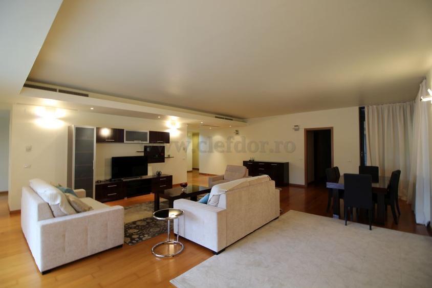 Apartament cu 3 camere de închiriat în zona Primaverii