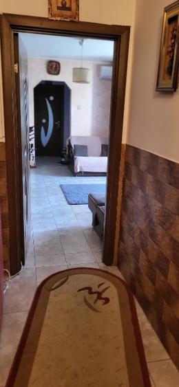 Apartament 2 camere, semidecomandat, transformat in 3 camere