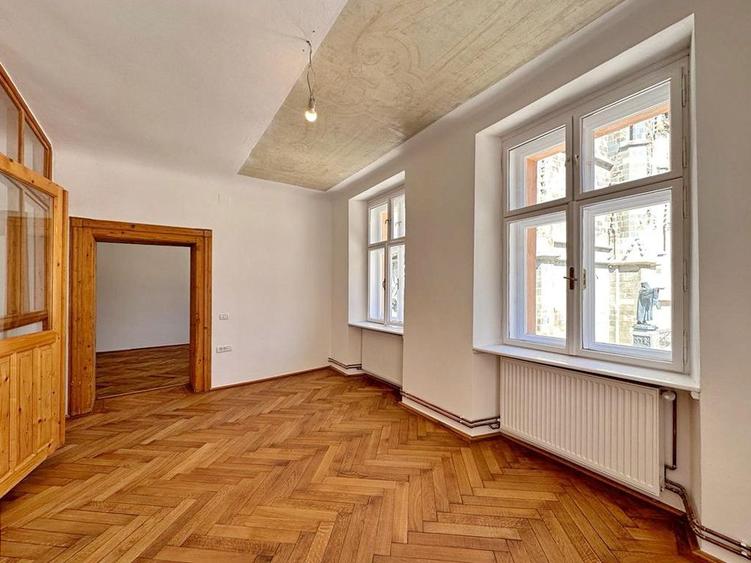 Apartament Spatios in casa, langa Biserica Neagra