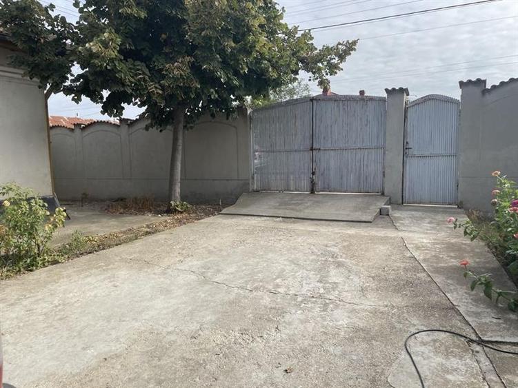 Casa cu teren 1183 mp in cartier Izvorul Rece