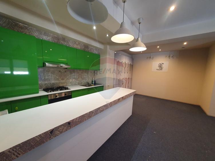 Apartament spatios - 130mp, 3 camere - de închiriat