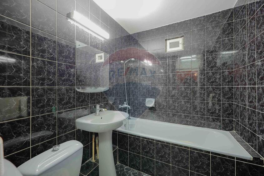 Apartament cu 3 camere de vânzare, în zona Dragoș Vodă