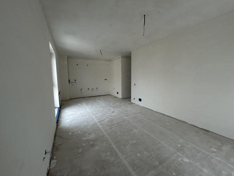 Apartament 3 camere, semidecomandat , finisat , zona Tineretului