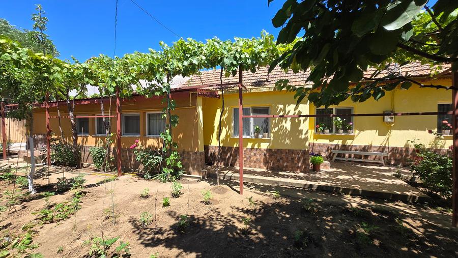 Coiciu - Casa 5 camere (constructie mixta ) + teren 345 mp