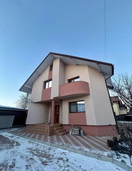 Casa individual, curte , 5 camere , zona Valea Adanca