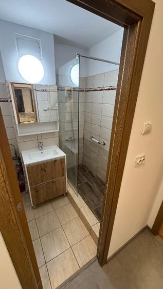 Închiriez apartament 4 camere zona Dristor -Baba novac