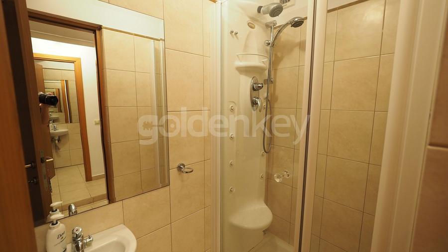 Vilă cu 7 camere, 5 bai | gradina 350mp, 2 garaje