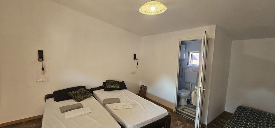 Vand casa traditionala renovata ,situata in Marginimea Sibiului ,in Orlat