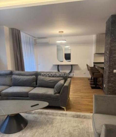 Închiriere Casă 5 camere în Iancu Nicolae-Pipera, 2 ETAJE, PARCARE