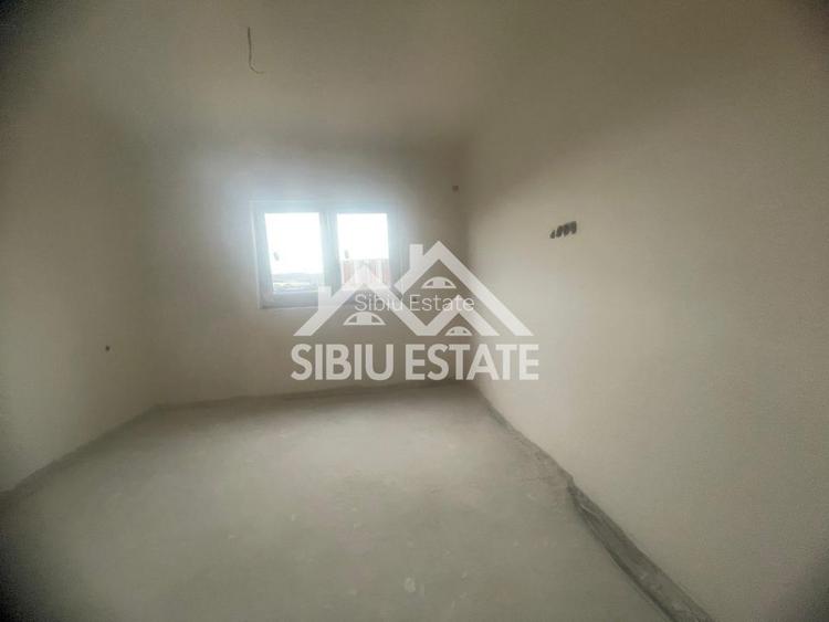 Apartament decomandat cu 3 camere, 2 bai -s.utila 61.57 mp - loc de parcare - 9