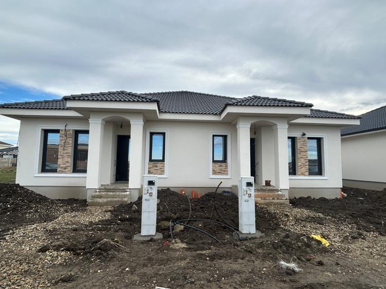 Duplex zona Drumul Boilor, Parter, 2 dormitoare, 2 bai, la cheie, Zero Comision