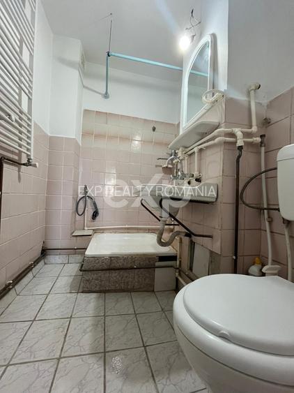 Vanzare 2 camere curat liber decomandat et 3 central Gaesti