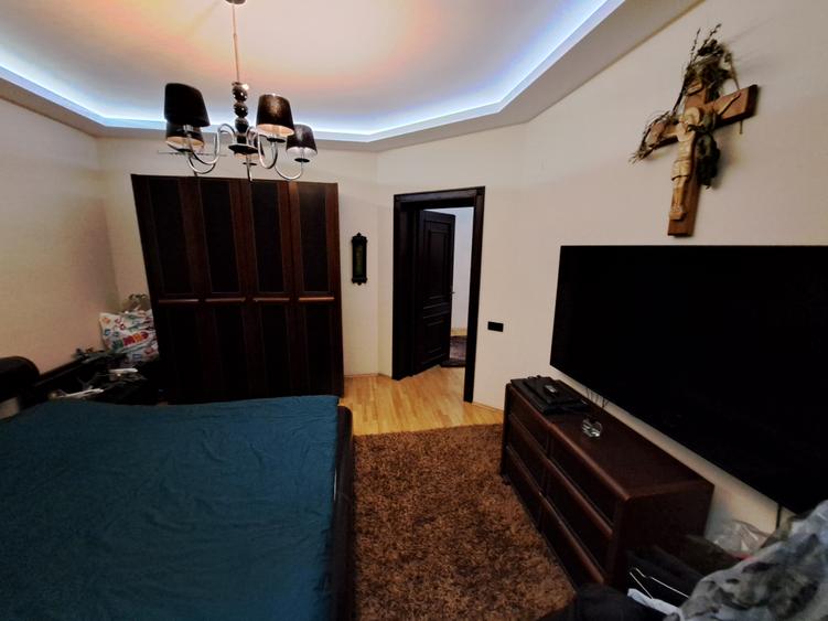 APARTAMENT 5 CAMERE CU SCARA INTERIOARA IN VILA - ANVELOPATA TERMIC ANUL CURENT