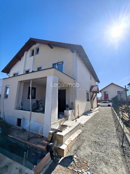 Casă tip duplex, cu 4 camere pe un teren de 300 mp teren - 3
