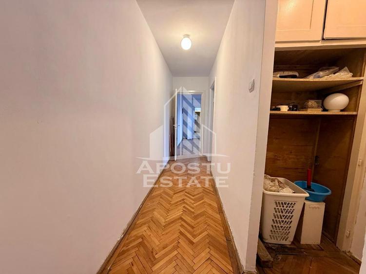Apartament 4 camere, etaj intermediar, zona Circumvalatiunii,Timisoara