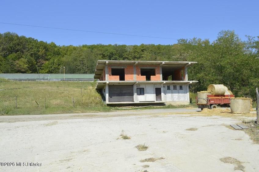 Bogati - Glimbocel, Ferma Zootehnica, Cladiri 1996 mp, Teren 4.89 ha