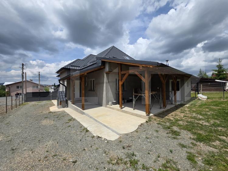 Casa de vacanta in curs de modernizare in Belis, 5 camere, 920mp teren drept