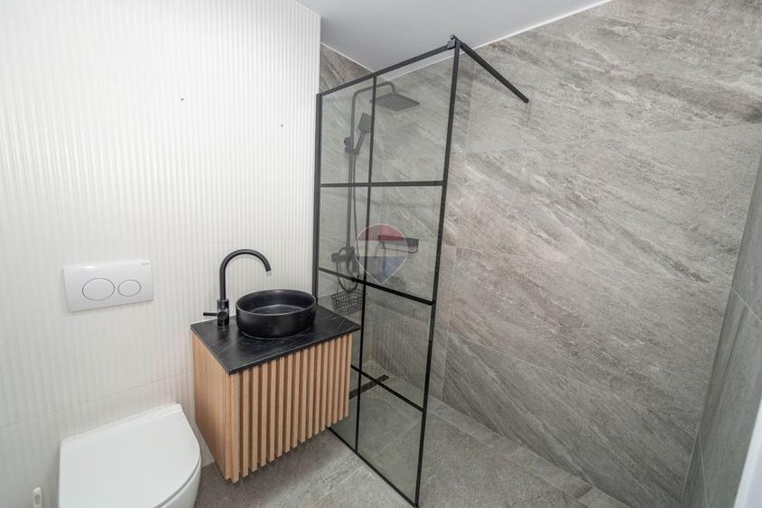 Apartament 3 camere de vanzare, balcon, renovat, Berceni, sector 4
