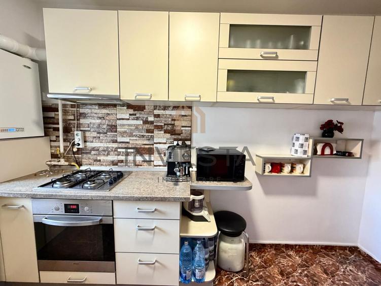 Apartament cu 3 camere pe strada Bucuresti !