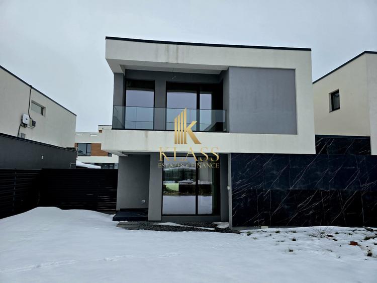 Vila 5 camere Tunari de vanzare