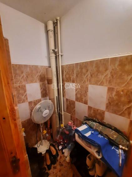 Apartament cu 3 camere decomandat, etaj 2/4, zona Cug - 9