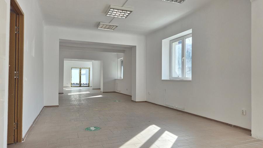 Spatiu comercial ideal pentru clinică medicală, birouri, activități similare.