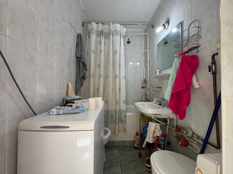 De vanzare - 2 camere decomandat - centrala proprie - 800m metrou 1 decembrie