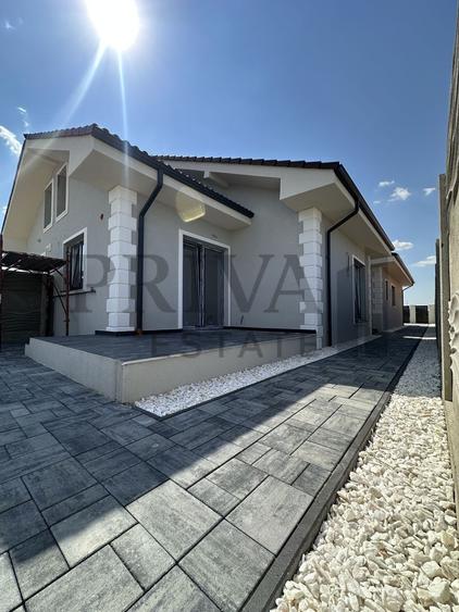 Duplex modern 3 camere, 2 bai, 100 mp, Mosnita Noua